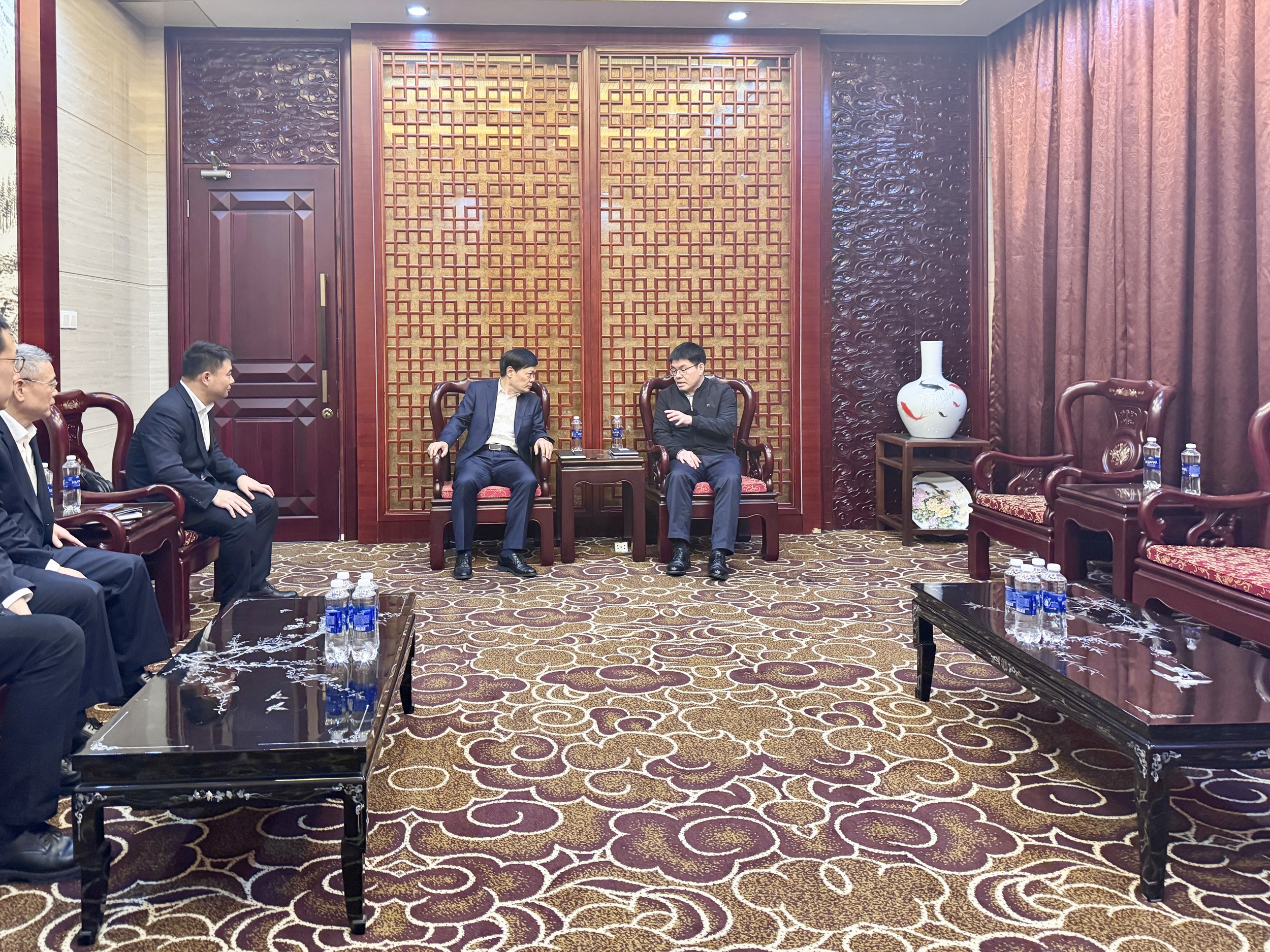 李立新拜會駐越南大使館并開展系列商務交流活動